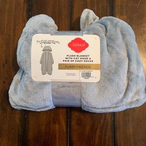 Plush hooded blanket